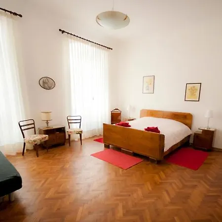 Domus Liberta - Art Nouveau Stazione Homestay szállás Trieszt