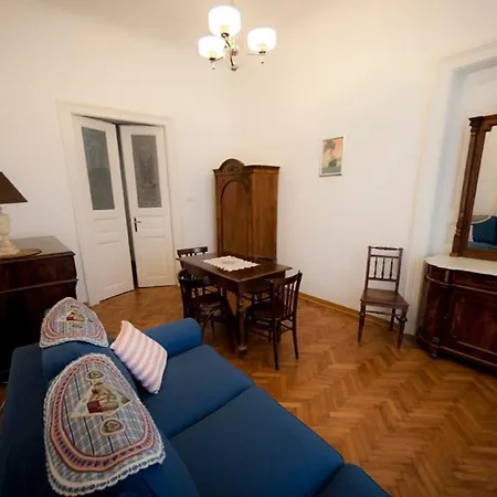 Domus Liberta - Art Nouveau Stazione Homestay szállás Trieszt
