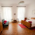 Domus Liberta - Art Nouveau Stazione Accommodatie bij particulieren Triëst