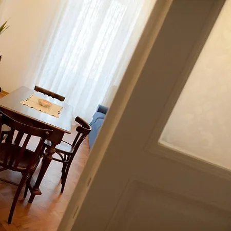 Domus Liberta - Art Nouveau Stazione Quarto em Acomodações Particulares