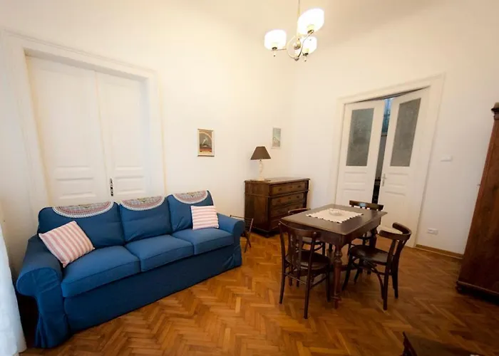 Domus Liberta - Art Nouveau Stazione * Triest